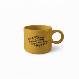 Kubek z cytatem wszystko czego potrzebuję